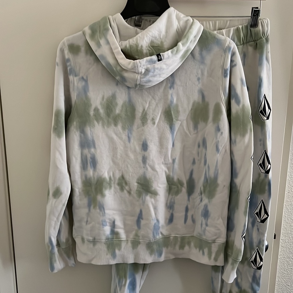 Matching Volcom set - Picture 4 of 8